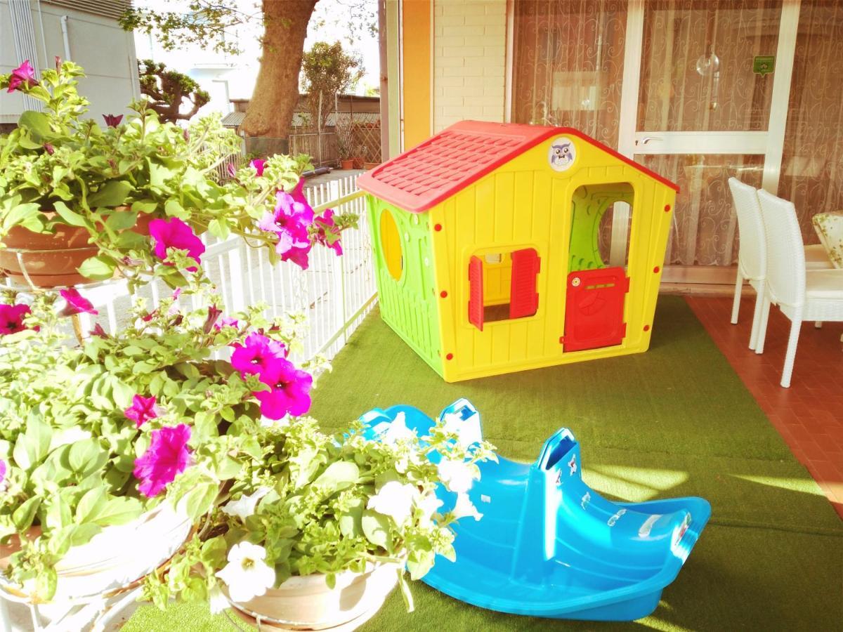 Hotel Simon Римини Экстерьер фото
